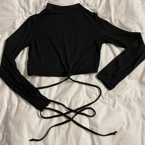 Tops - Crop cross cross top